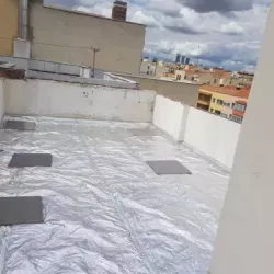 Revisión y mantenimiento de cubiertas en Madrid