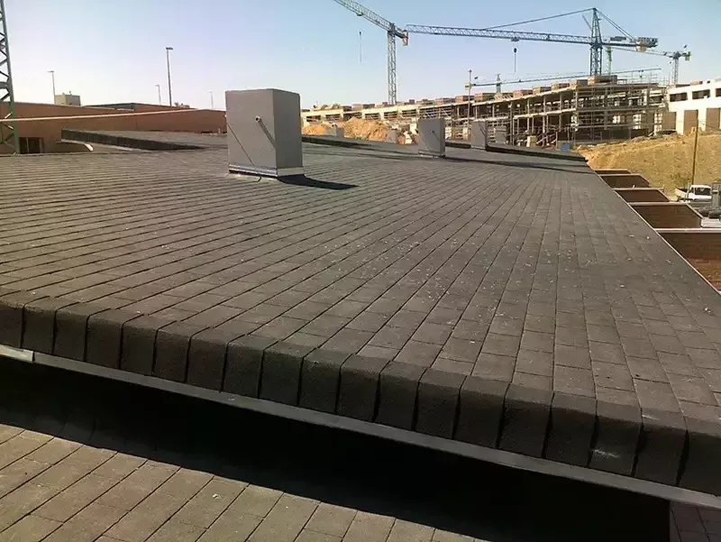 Beneficios de impermeabilizar la cubierta de tu edificio en Madrid